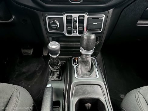 Used 2018 Jeep Wrangler Unlimited Sport S image 16