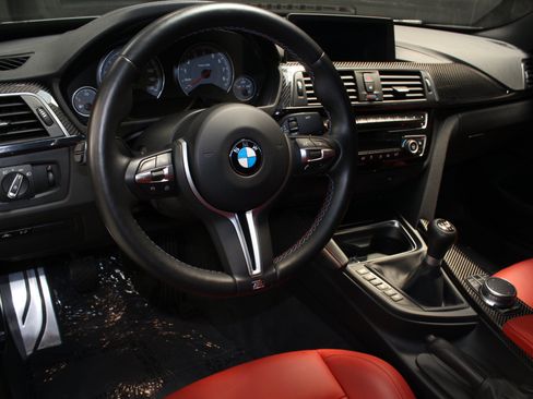 Used 2018 BMW M4 Coupe w/ Competition Package RWD image 35