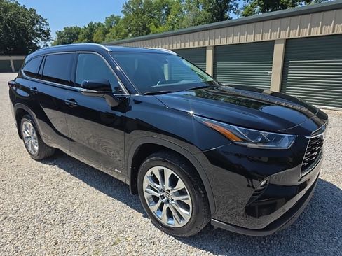 Certified 2026 Toyota Highlander Limited AWD/4WD image 8