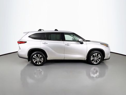 Certified 2022 Toyota Highlander XLE image 8