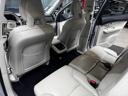 Used 2020 Volvo XC90 T5 Momentum w/ Protection Package Premier image 43