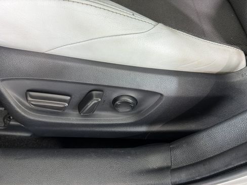 Used 2019 Toyota Corolla XSE FWD image 10