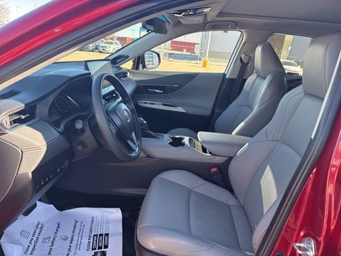 Certified 2024 Toyota Venza Limited image 9