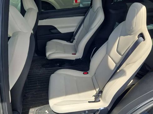 Used 2022 Tesla Model X Plaid image 7