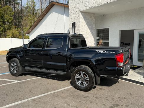Used 2017 Toyota Tacoma TRD Off-Road image 12