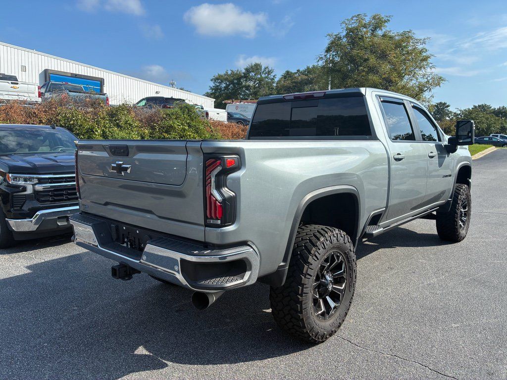 Used 2025 Chevrolet Silverado 2500 LT AWD/4WD image 5