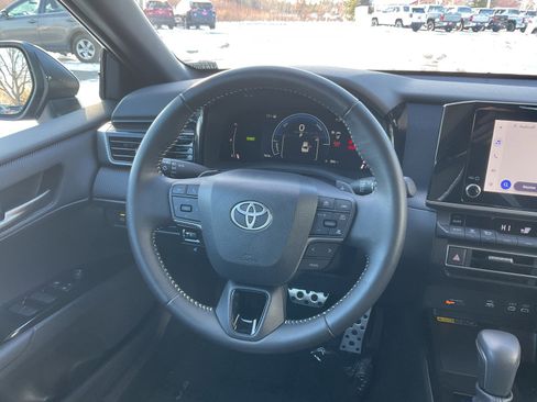 Used 2025 Toyota Camry SE image 16