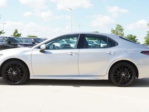 Used 2024 Toyota Camry XSE FWD image 6