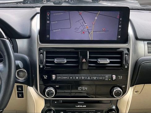 Used 2023 Lexus GX 460 Premium w/ Accessory Package AWD/4WD image 6