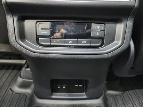 Used 2025 Volkswagen Atlas SE AWD/4WD image 37