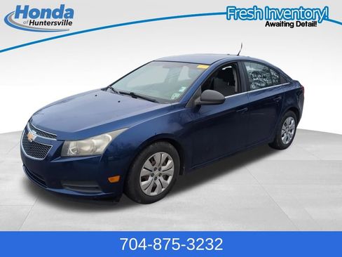 Used 2012 Chevrolet Cruze LS w/ Connectivity Package image 4