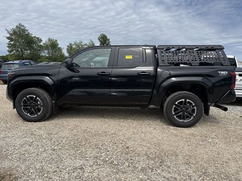 Used 2025 Toyota Tacoma TRD Sport AWD/4WD image 3