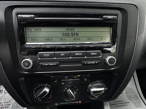 Used 2011 Volkswagen Jetta SE image 11