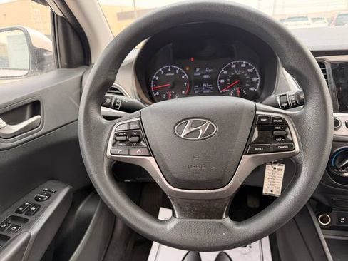 Used 2021 Hyundai Accent SE FWD image 11