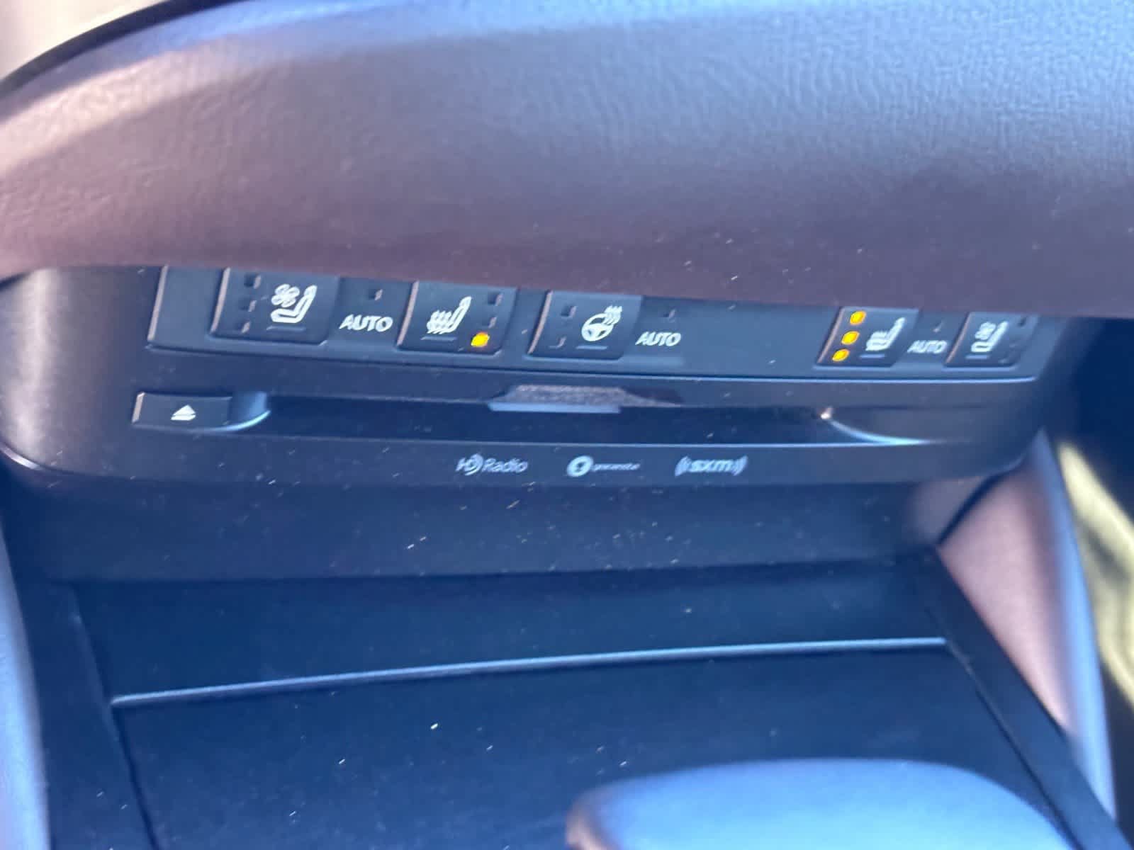 Used 2019 Lexus ES 300h w/ Premium Package FWD image 31