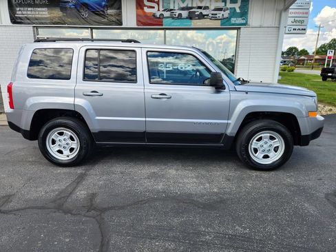 Used 2017 Jeep Patriot Sport w/ Power Value Group AWD/4WD image 2
