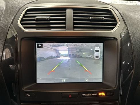 Used 2017 Ford Explorer XLT w/ Equipment Group 202A FWD image 29