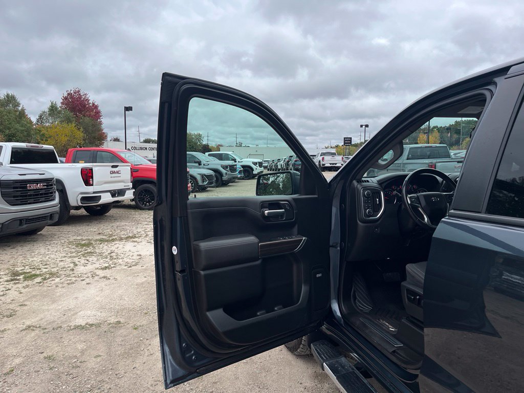 Used 2021 Chevrolet Silverado 1500 RST w/ Convenience Package II AWD/4WD image 14