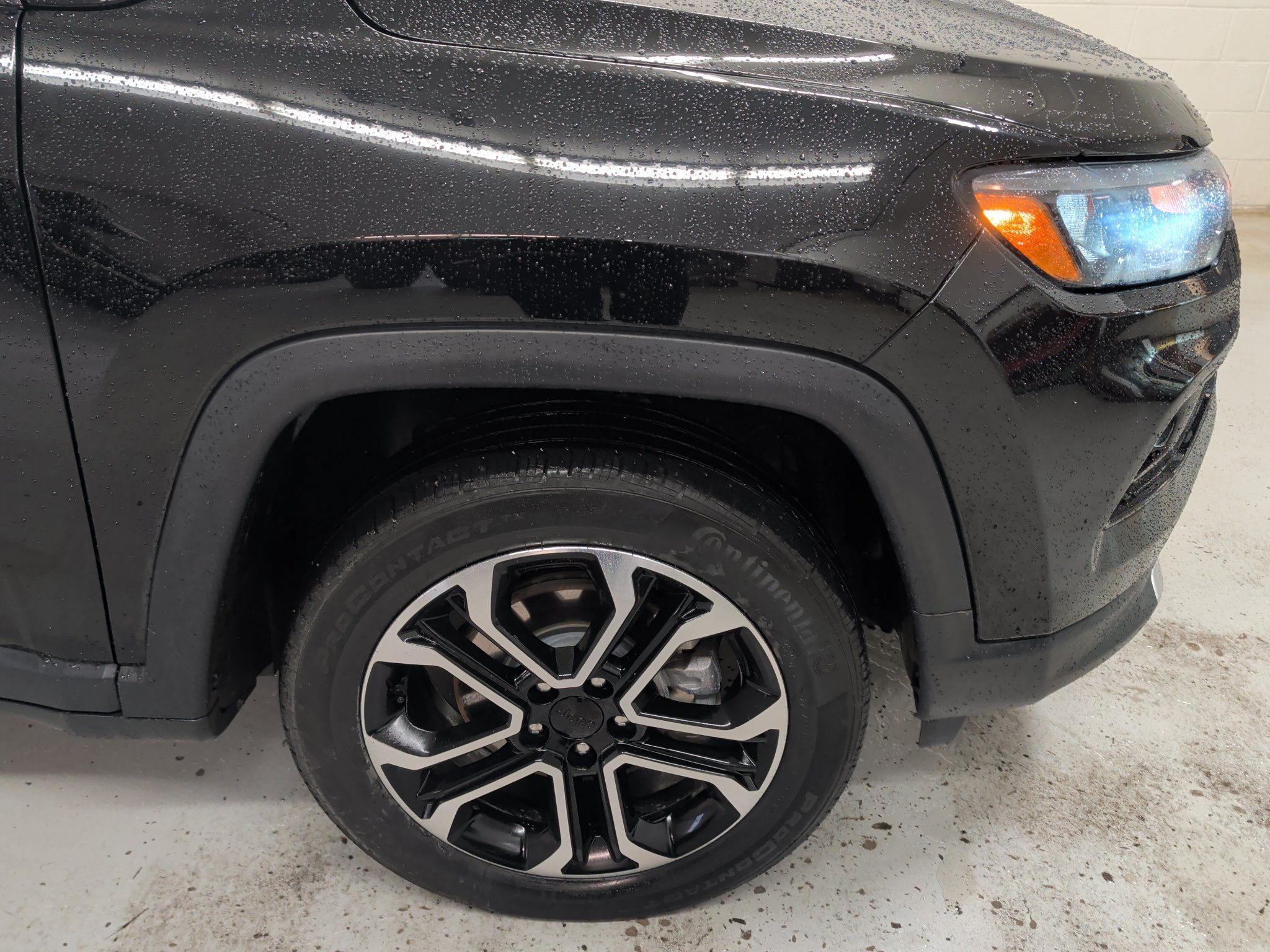 Used 2022 Jeep Compass Limited AWD/4WD image 2