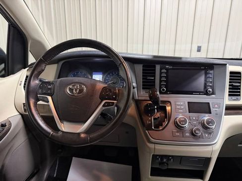 Used 2020 Toyota Sienna XLE FWD image 36
