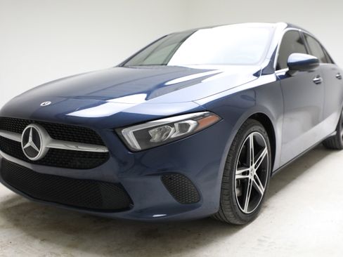 Used 2022 Mercedes-Benz A 220 image 1