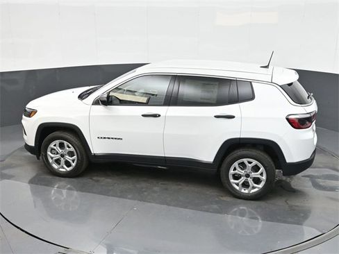 Used 2025 Jeep Compass Sport image 25
