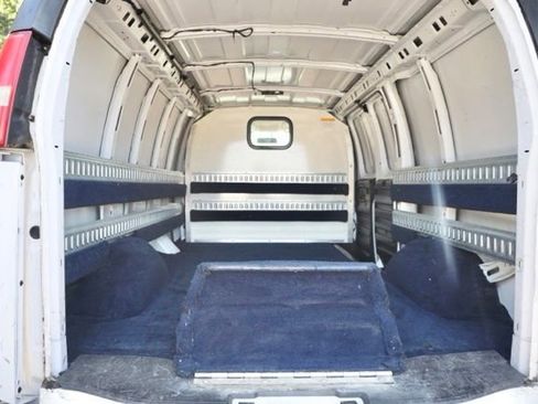 Used 2018 Chevrolet Express 2500 image 22