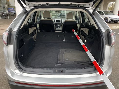 Used 2017 Ford Edge Titanium FWD image 19