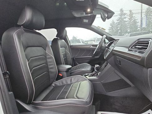 Used 2024 Volkswagen Tiguan SEL R-Line image 30