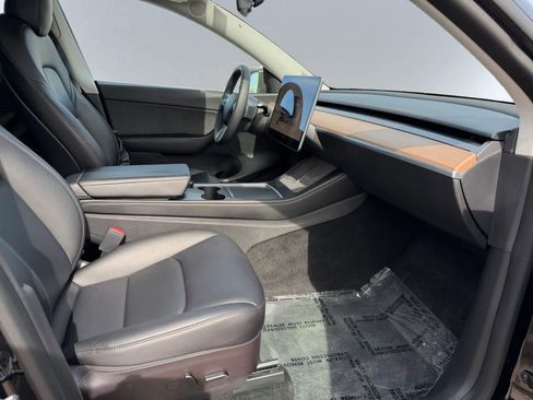 Used 2022 Tesla Model Y Long Range image 20