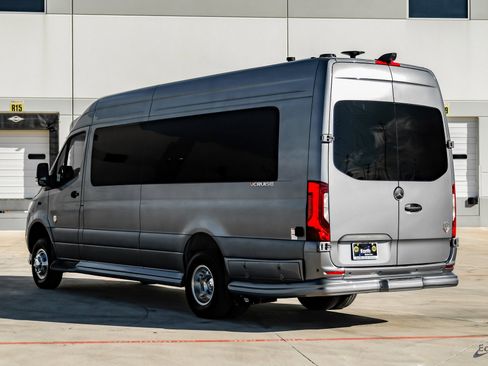 Used 2025 Mercedes-Benz Sprinter 3500 image 5
