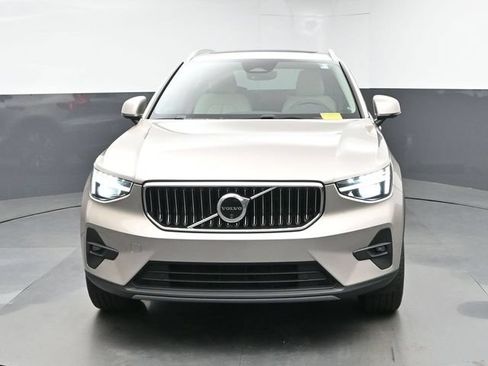 Used 2024 Volvo XC40 B5 Plus w/ Climate Package AWD/4WD image 3