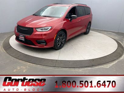 Used 2025 Chrysler Pacifica Limited