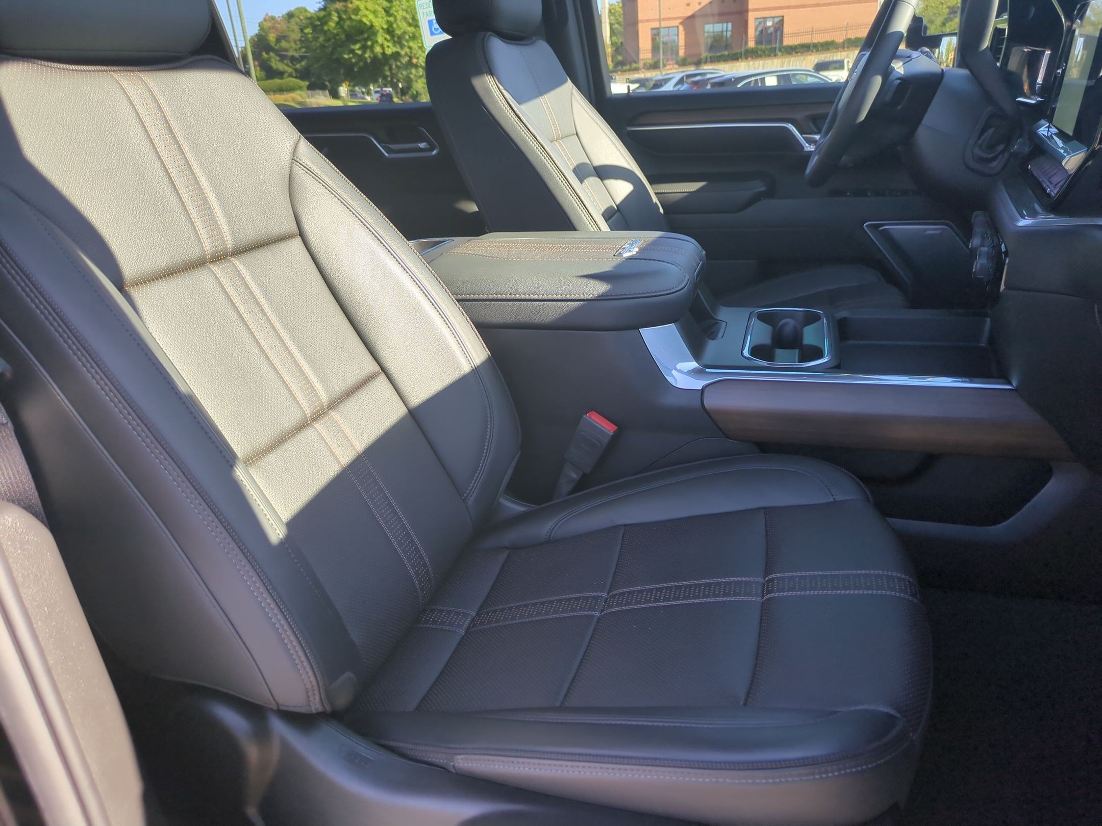 Used 2024 Chevrolet Silverado 2500 High Country w/ High Country Premium Package AWD/4WD image 36