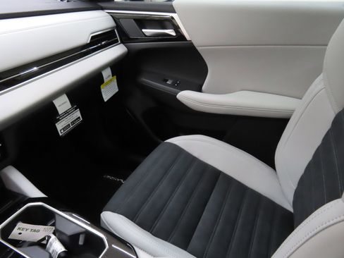 Used 2025 Mitsubishi Outlander SE FWD image 20