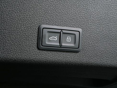 Used 2023 Audi e-tron Premium w/ Convenience Plus Package AWD/4WD image 33