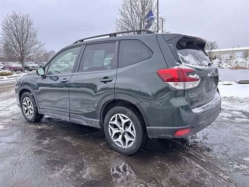 Used 2023 Subaru Forester Premium image 8