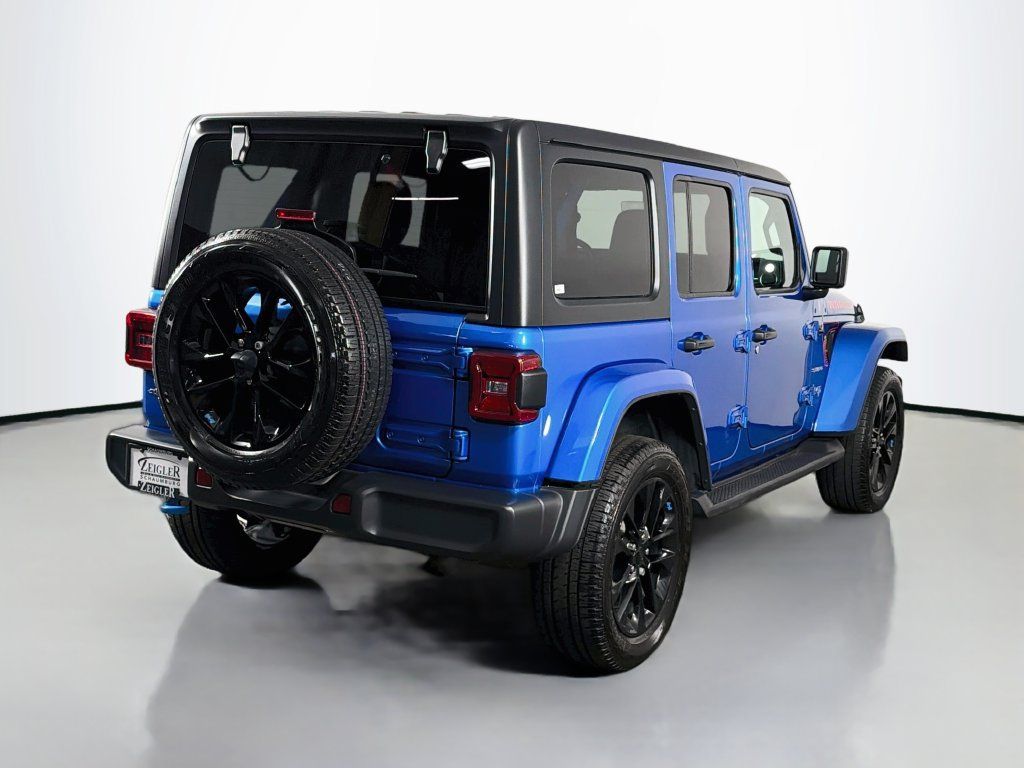 Used 2022 Jeep Wrangler Unlimited Sahara AWD/4WD image 7