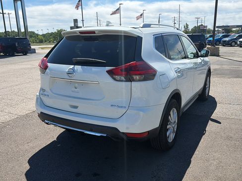 Used 2019 Nissan Rogue SV AWD/4WD image 4