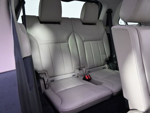 Used 2020 Land Rover Discovery Landmark AWD/4WD image 19
