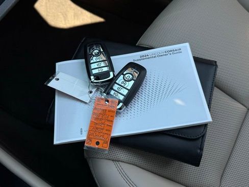 Used 2024 Lincoln Corsair Grand Touring image 5