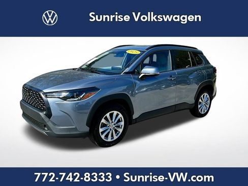 Used 2023 Toyota Corolla Cross LE image 1