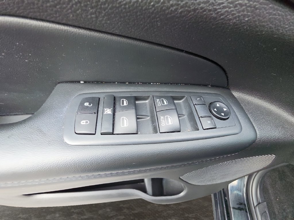 Used 2020 Jeep Grand Cherokee Altitude AWD/4WD image 14
