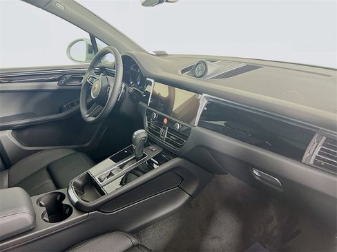 New 2026 Porsche Macan image 31