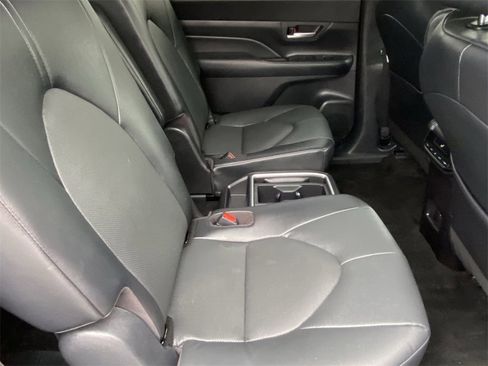 Certified 2025 Toyota Grand Highlander XLE image 16