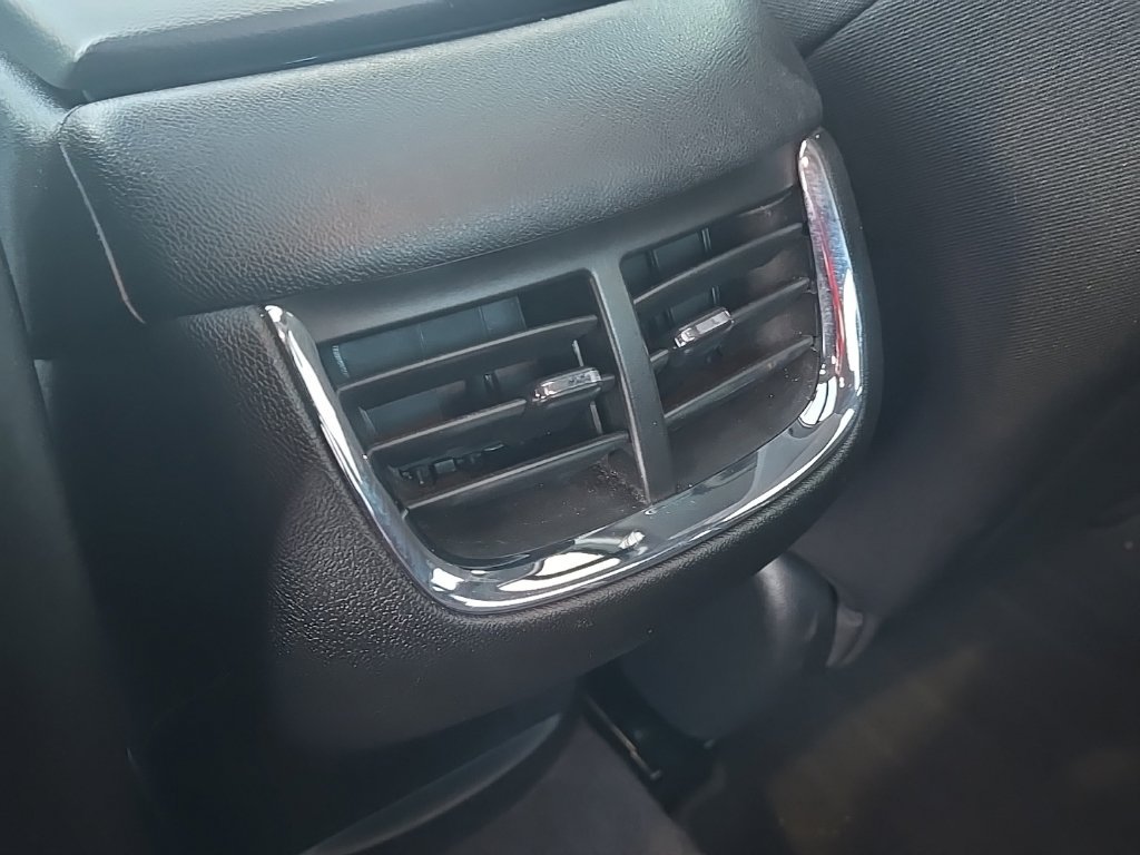 Used 2020 Chevrolet Malibu LT FWD image 32