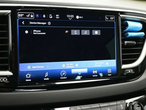 Used 2022 Chrysler Pacifica Touring-L FWD image 26