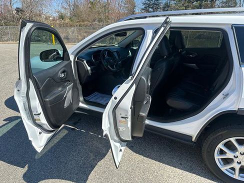 Used 2018 Jeep Cherokee Latitude Plus image 27