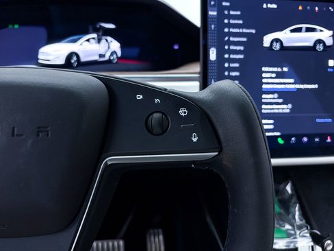 Used 2022 Tesla Model X image 28