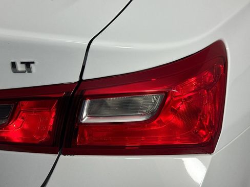 Used 2024 Chevrolet Malibu LT image 32